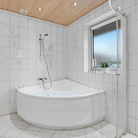 펜션 Stunning Home In Blavand With Sauna