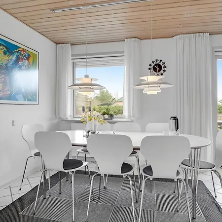 펜션 Stunning Home In Blavand With Sauna