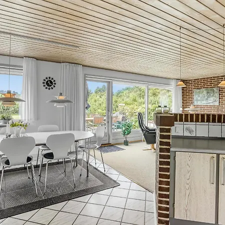 펜션 Stunning Home In Blavand With Sauna *